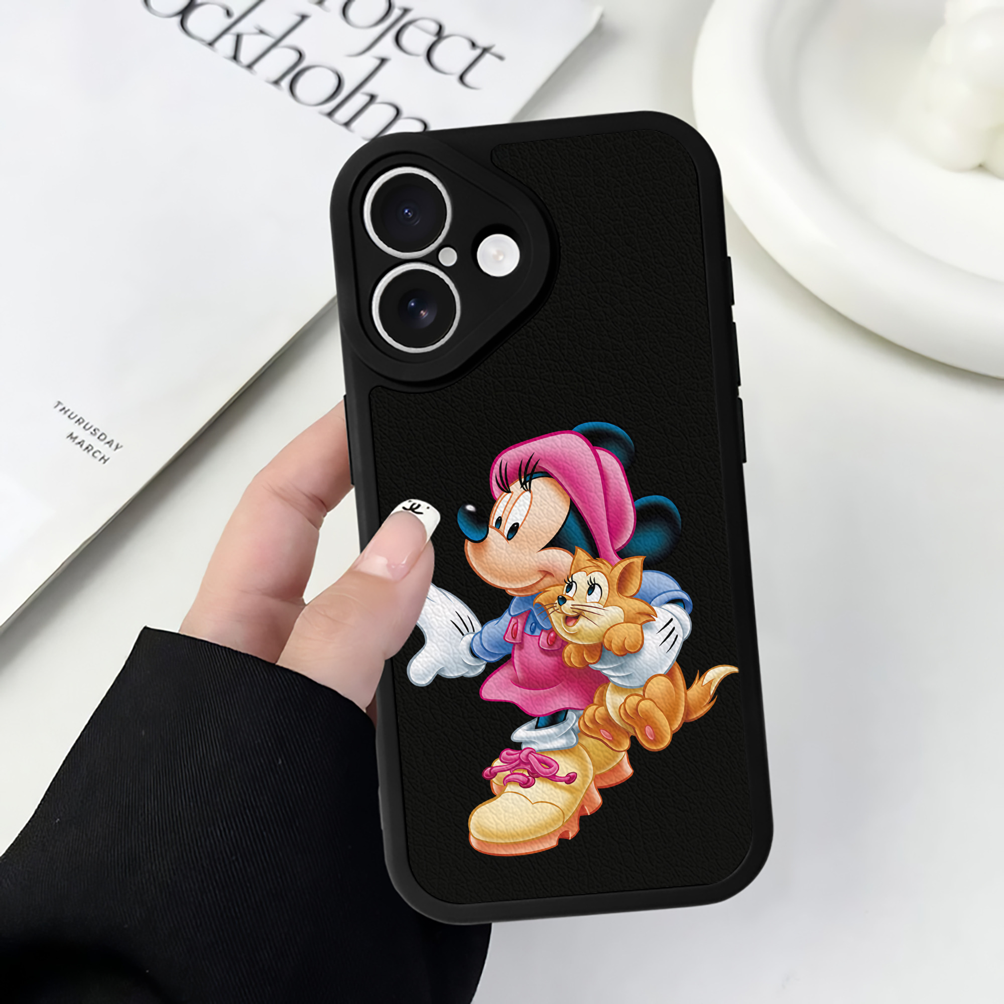 （画像用） ミッキーマウス Mickey Mouse 【iPhone 16シリーズ対応】シリコンスマホケース（レザー調） 材質：シリコン